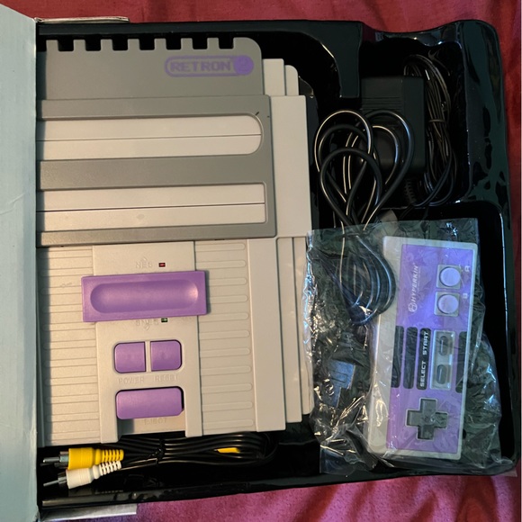 Retron 2 two in one gaming system play all your classic NES and SNES faves - NIB - Picture 7 of 7